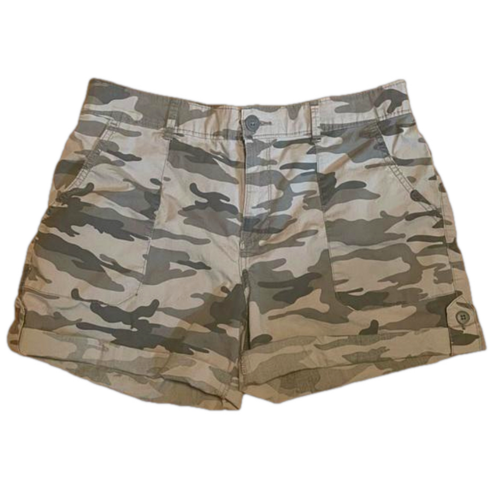 Social Standard by Sanctuary Camo Shorts Size Large